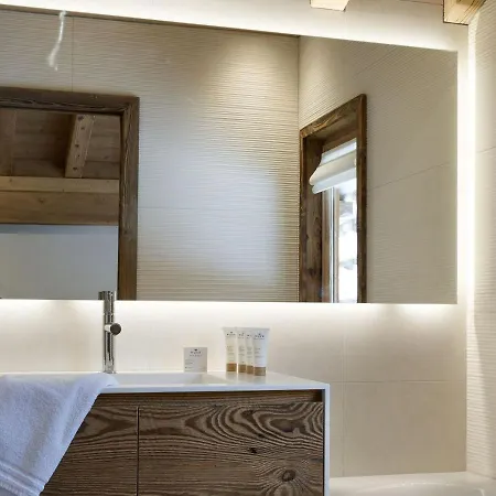 Apartment Contemporain Avec Sauna, Cheminee Et Parking Au Centre De 1850 - Fr-1-564-35 Courchevel